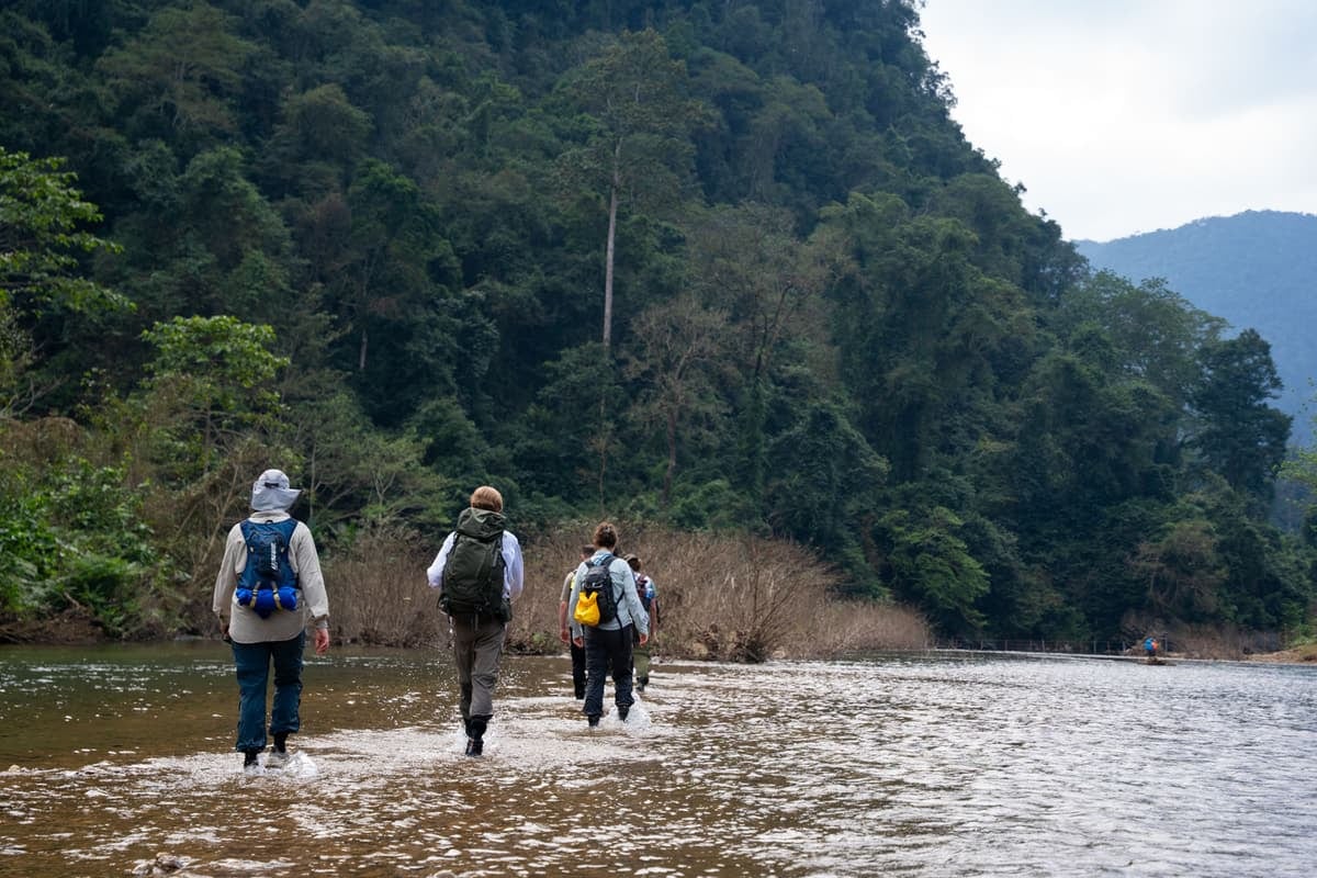 Guided river crossing on the Hang En trekking route